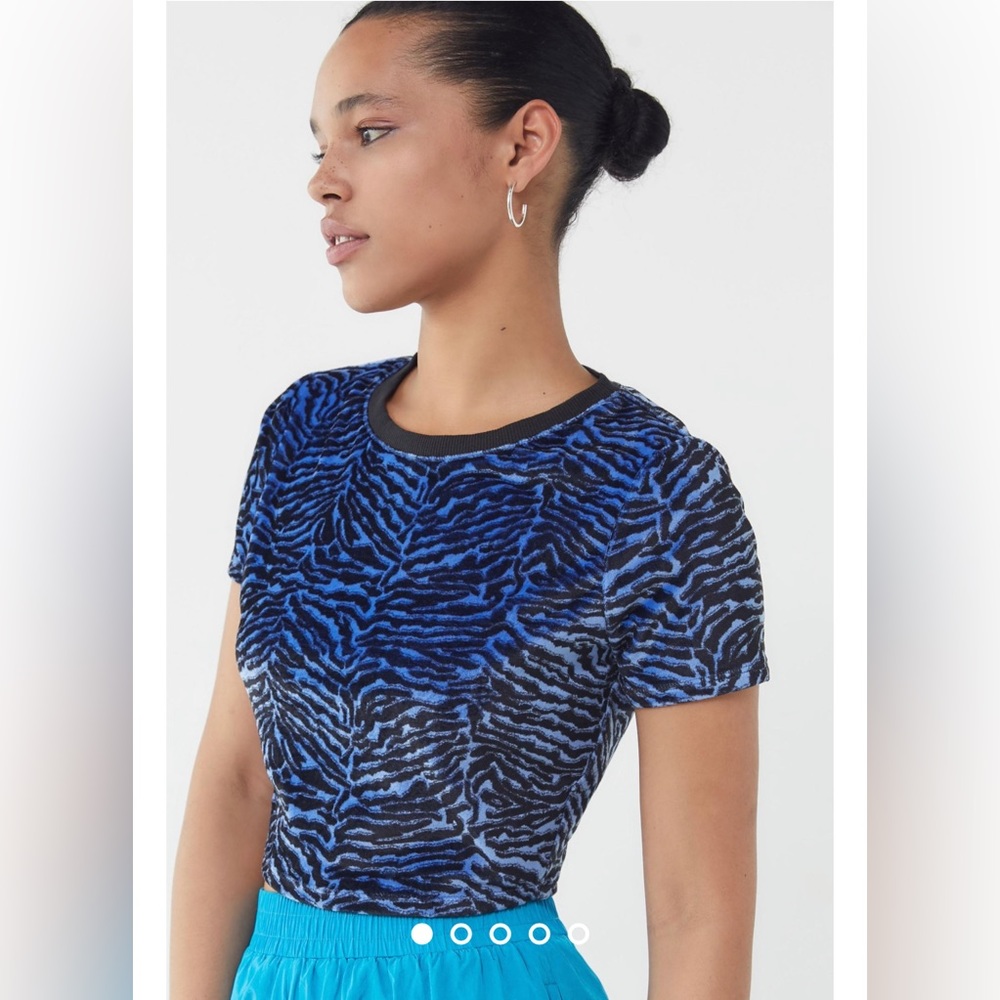 UO Kaleo Velour Short Sleeve Cropped Top - Picture 1 of 15